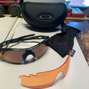 Never worn Oakley Radarlock Pitch-Carbon Fiber